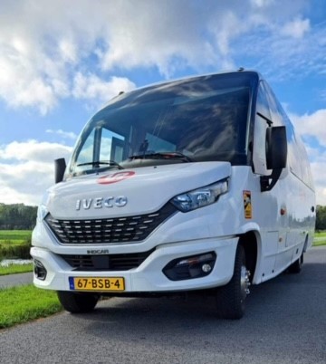 Stap aan boord van onze unieke bustour en verken Noordoost-Friesland!